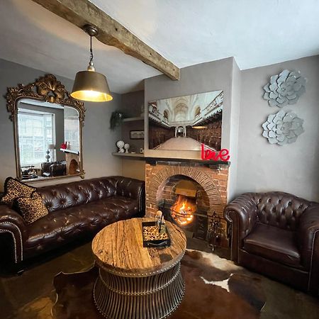 Entire Georgian Luxury Home - 3 Storey- High St Henley-In-Arden -Two Bedrooms-Sleeps 4 المظهر الخارجي الصورة