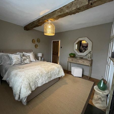 Entire Georgian Luxury Home - 3 Storey- High St Henley-In-Arden -Two Bedrooms-Sleeps 4 المظهر الخارجي الصورة