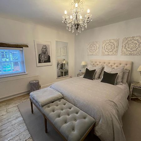 Entire Georgian Luxury Home - 3 Storey- High St Henley-In-Arden -Two Bedrooms-Sleeps 4 المظهر الخارجي الصورة