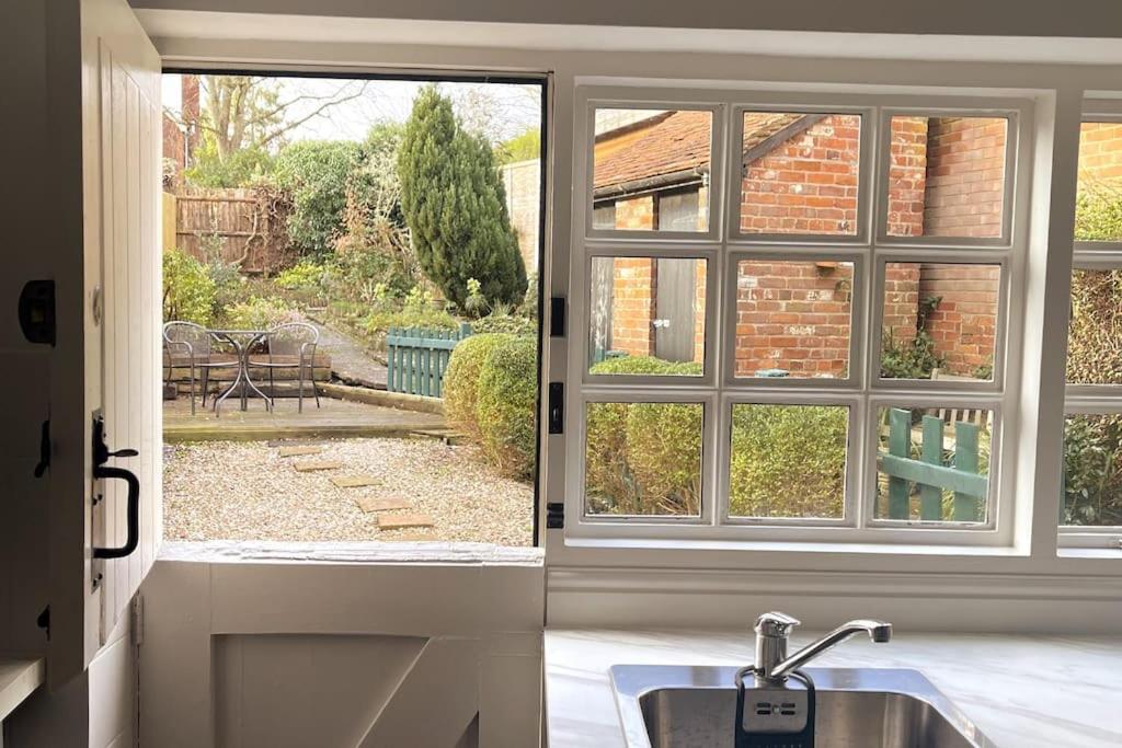 Entire Georgian Luxury Home - 3 Storey- High St Henley-In-Arden -Two Bedrooms-Sleeps 4 المظهر الخارجي الصورة