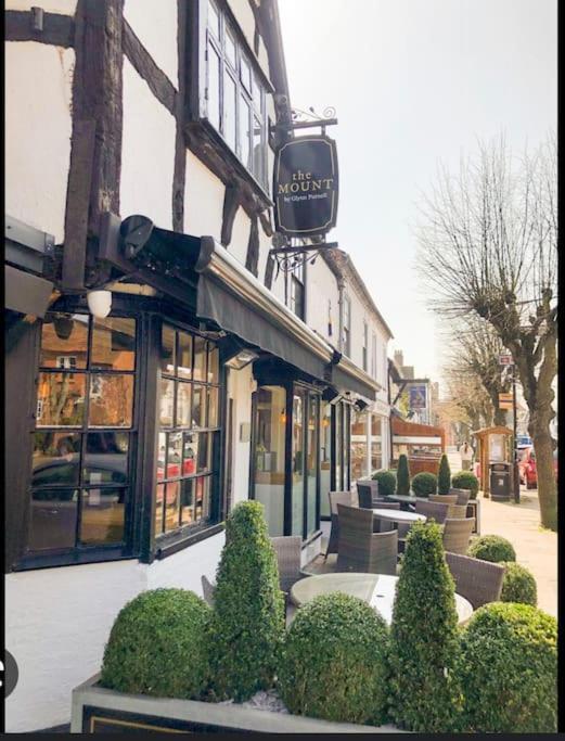 Entire Georgian Luxury Home - 3 Storey- High St Henley-In-Arden -Two Bedrooms-Sleeps 4 المظهر الخارجي الصورة