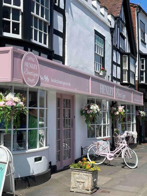 Entire Georgian Luxury Home - 3 Storey- High St Henley-In-Arden -Two Bedrooms-Sleeps 4 المظهر الخارجي الصورة