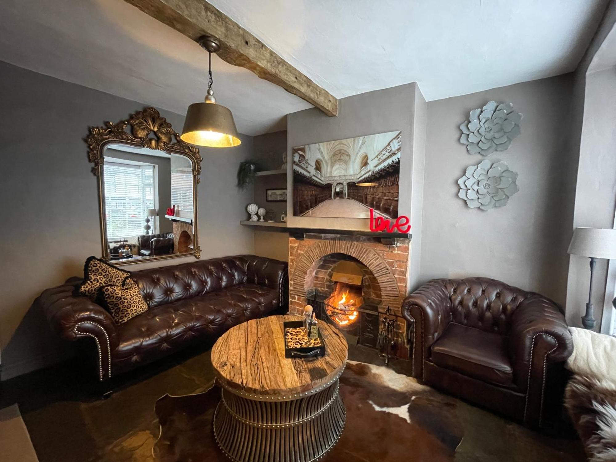 Entire Georgian Luxury Home - 3 Storey- High St Henley-In-Arden -Two Bedrooms-Sleeps 4 المظهر الخارجي الصورة