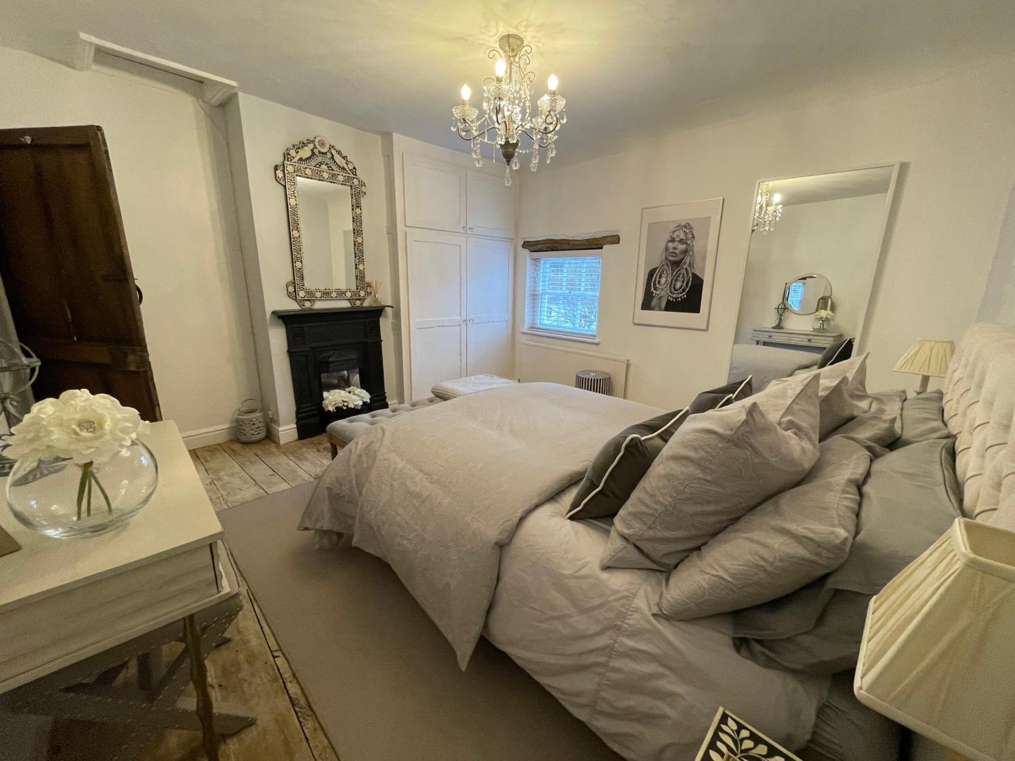 Entire Georgian Luxury Home - 3 Storey- High St Henley-In-Arden -Two Bedrooms-Sleeps 4 المظهر الخارجي الصورة