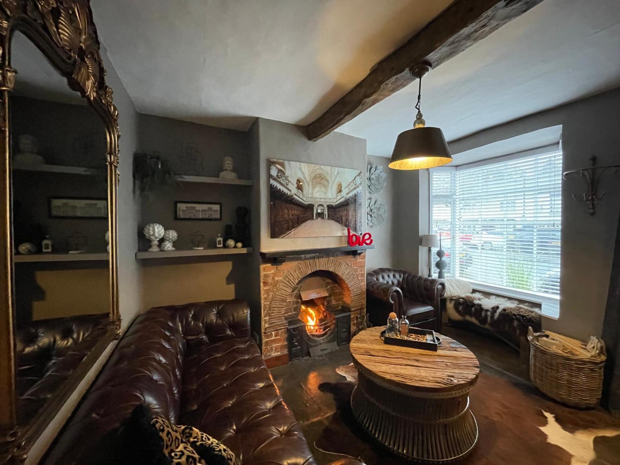 Entire Georgian Luxury Home - 3 Storey- High St Henley-In-Arden -Two Bedrooms-Sleeps 4 المظهر الخارجي الصورة