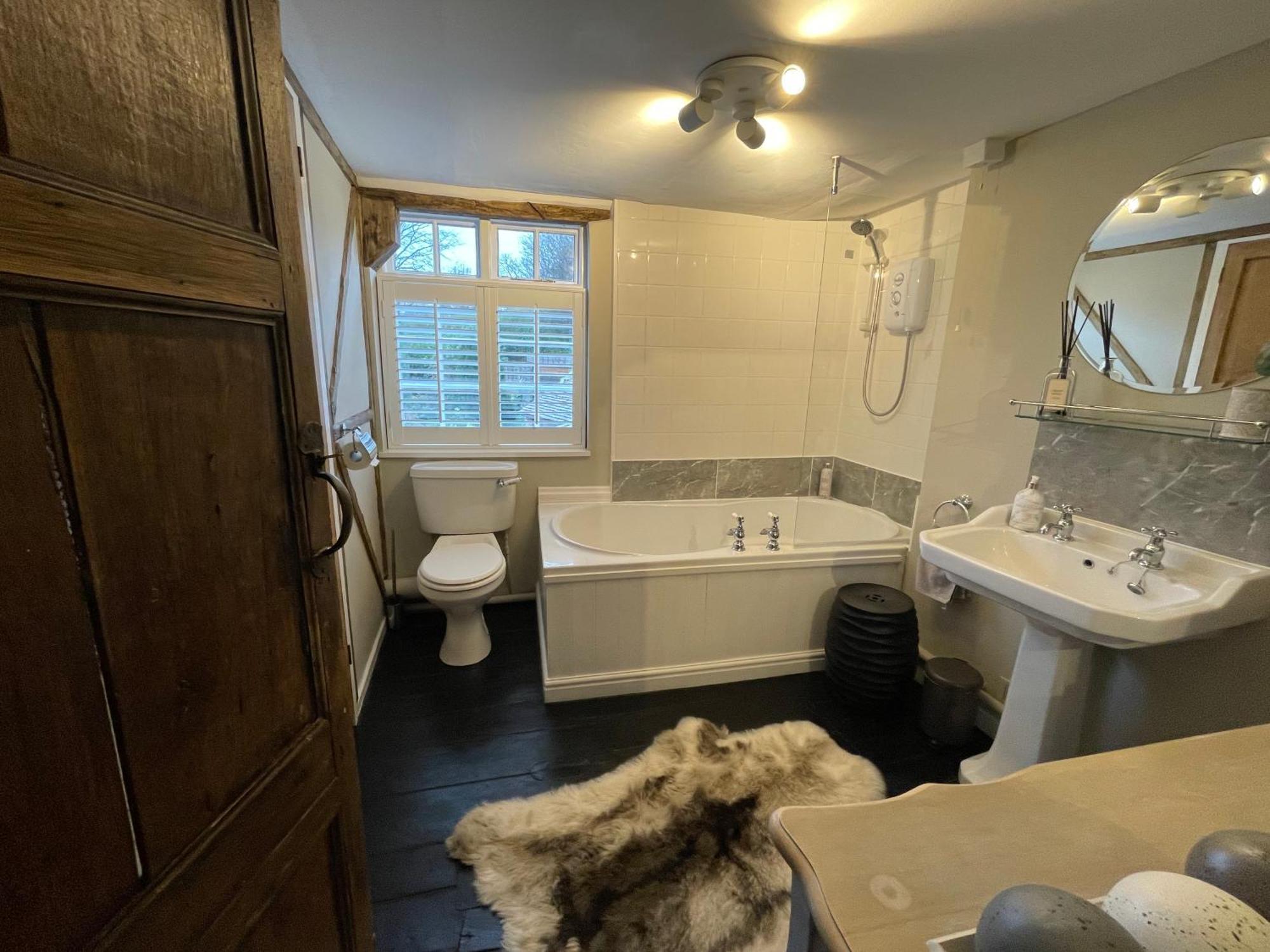 Entire Georgian Luxury Home - 3 Storey- High St Henley-In-Arden -Two Bedrooms-Sleeps 4 المظهر الخارجي الصورة