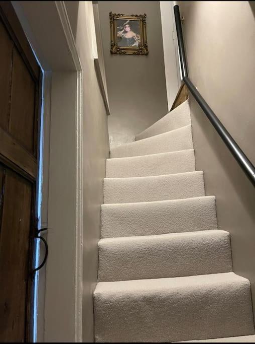 Entire Georgian Luxury Home - 3 Storey- High St Henley-In-Arden -Two Bedrooms-Sleeps 4 المظهر الخارجي الصورة