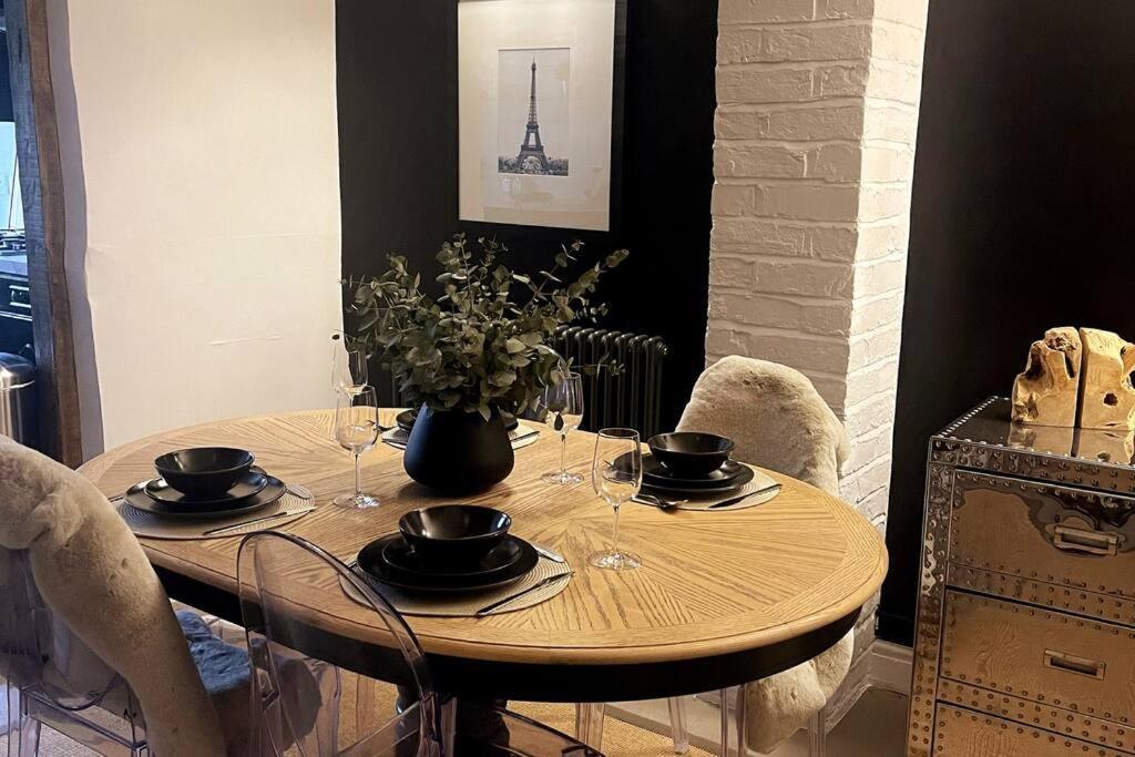 Entire Georgian Luxury Home - 3 Storey- High St Henley-In-Arden -Two Bedrooms-Sleeps 4 المظهر الخارجي الصورة