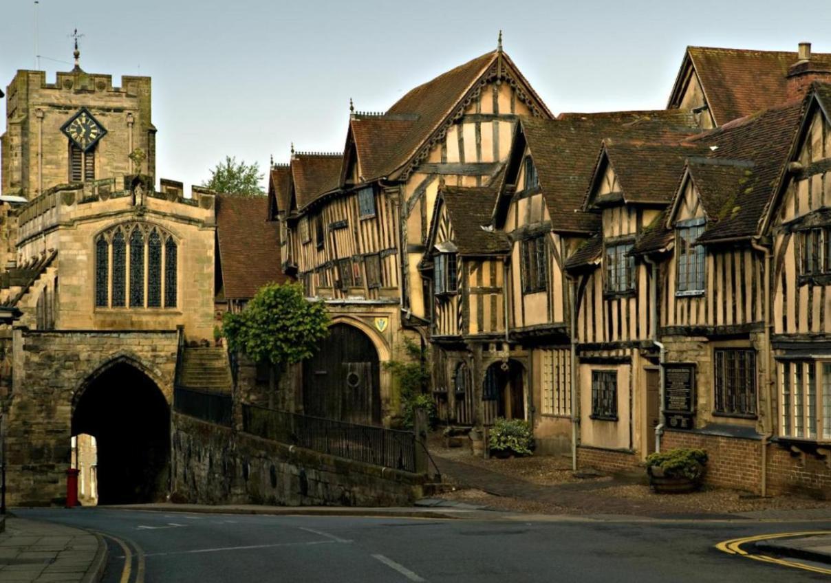 Entire Georgian Luxury Home - 3 Storey- High St Henley-In-Arden -Two Bedrooms-Sleeps 4 المظهر الخارجي الصورة