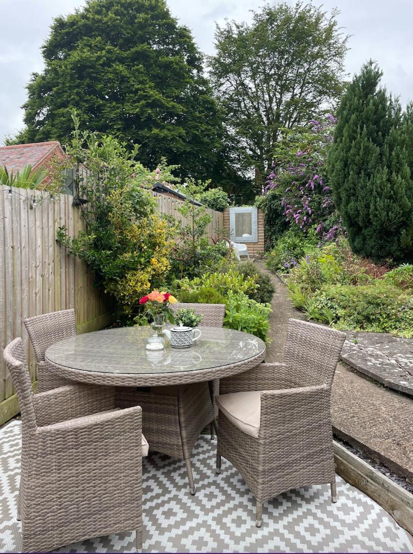 Entire Georgian Luxury Home - 3 Storey- High St Henley-In-Arden -Two Bedrooms-Sleeps 4 المظهر الخارجي الصورة