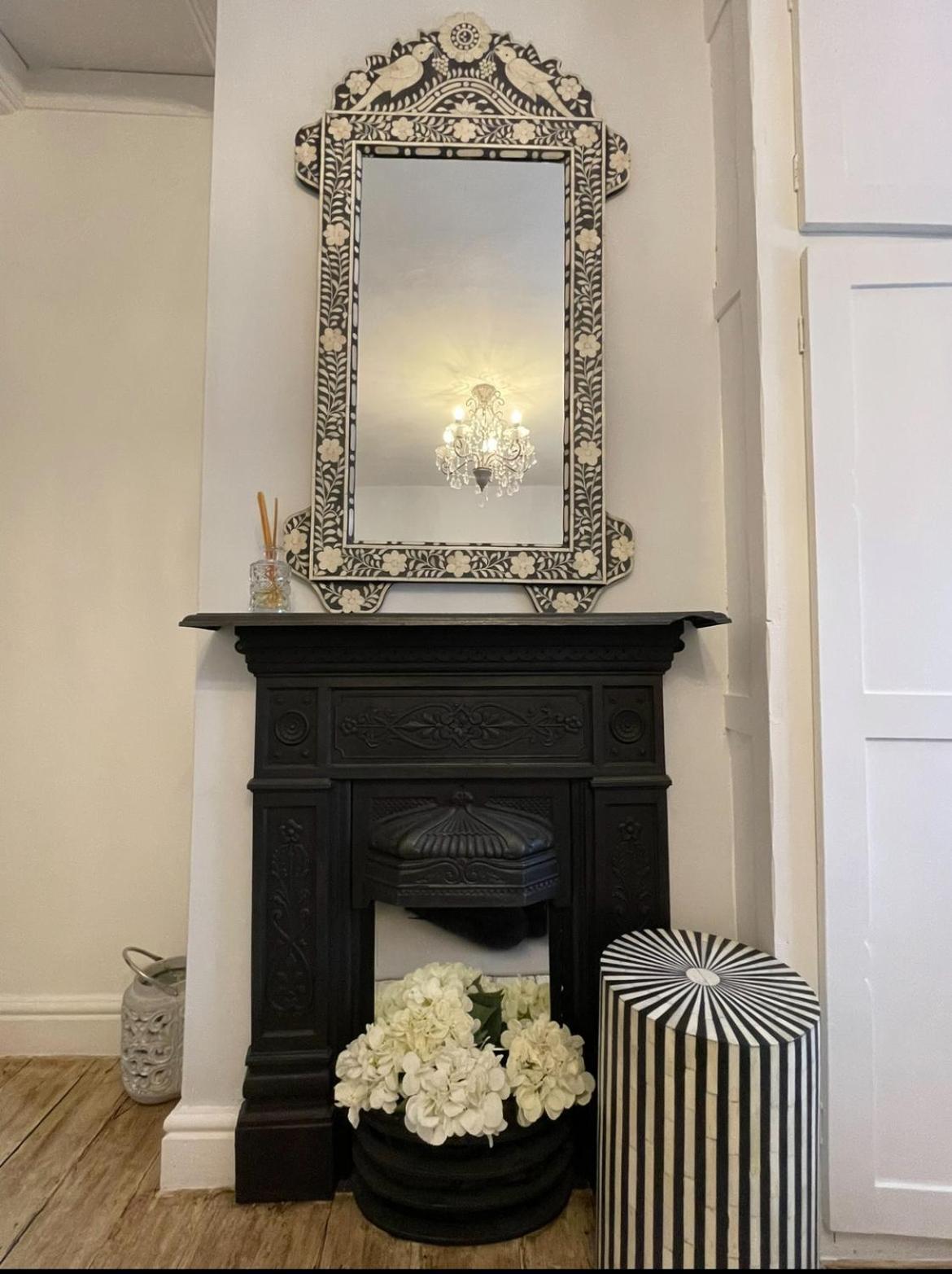 Entire Georgian Luxury Home - 3 Storey- High St Henley-In-Arden -Two Bedrooms-Sleeps 4 المظهر الخارجي الصورة